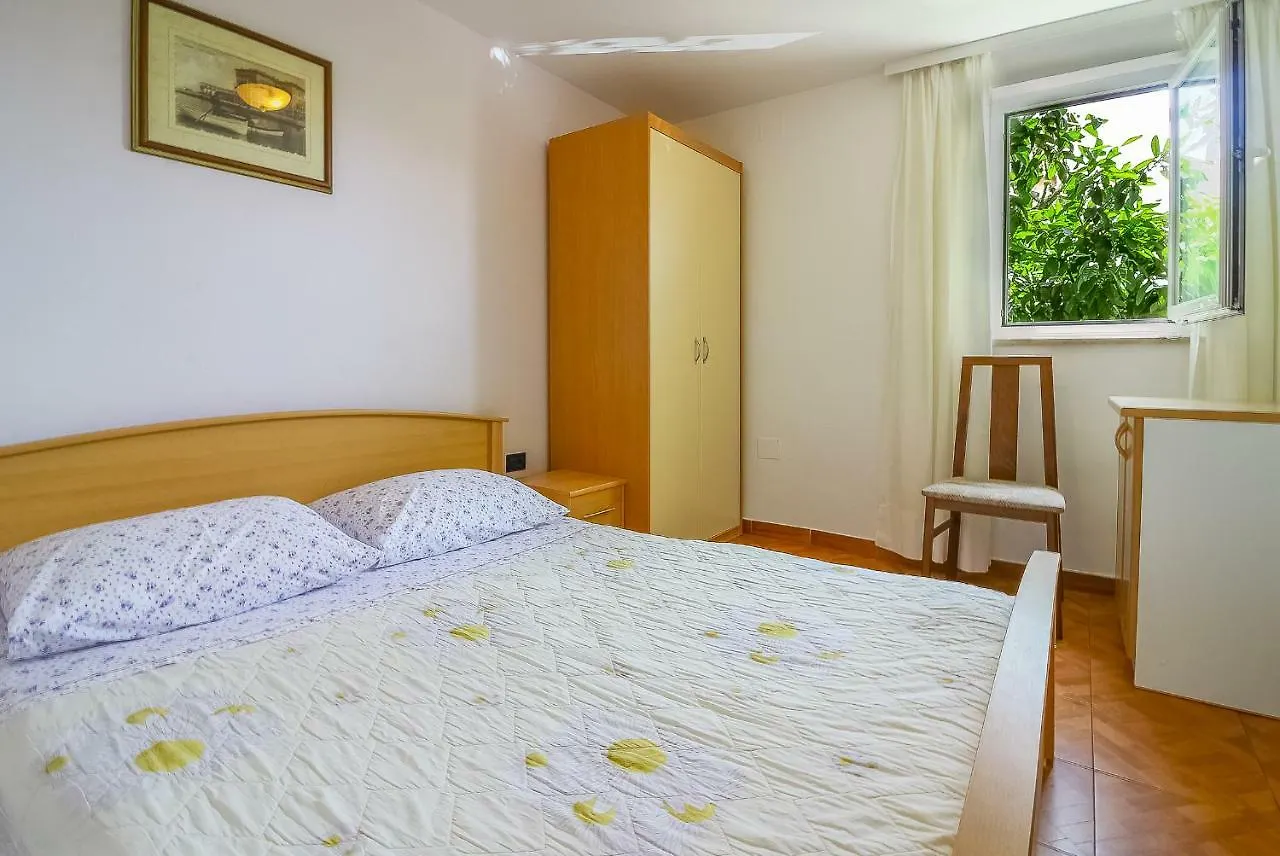 Radan - Apartments Near Brulo Beach 포레치