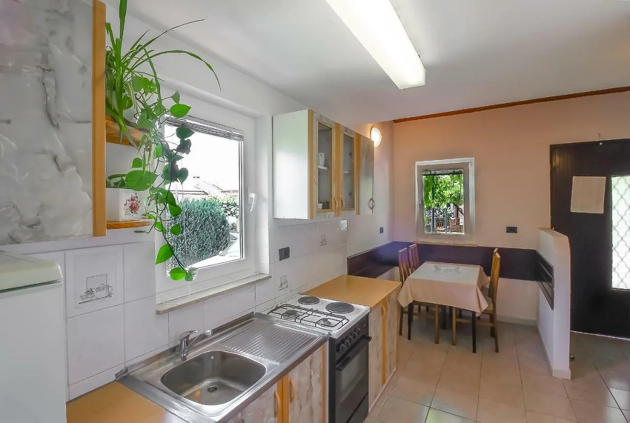 Radan - Apartments Near Brulo Beach 波雷奇