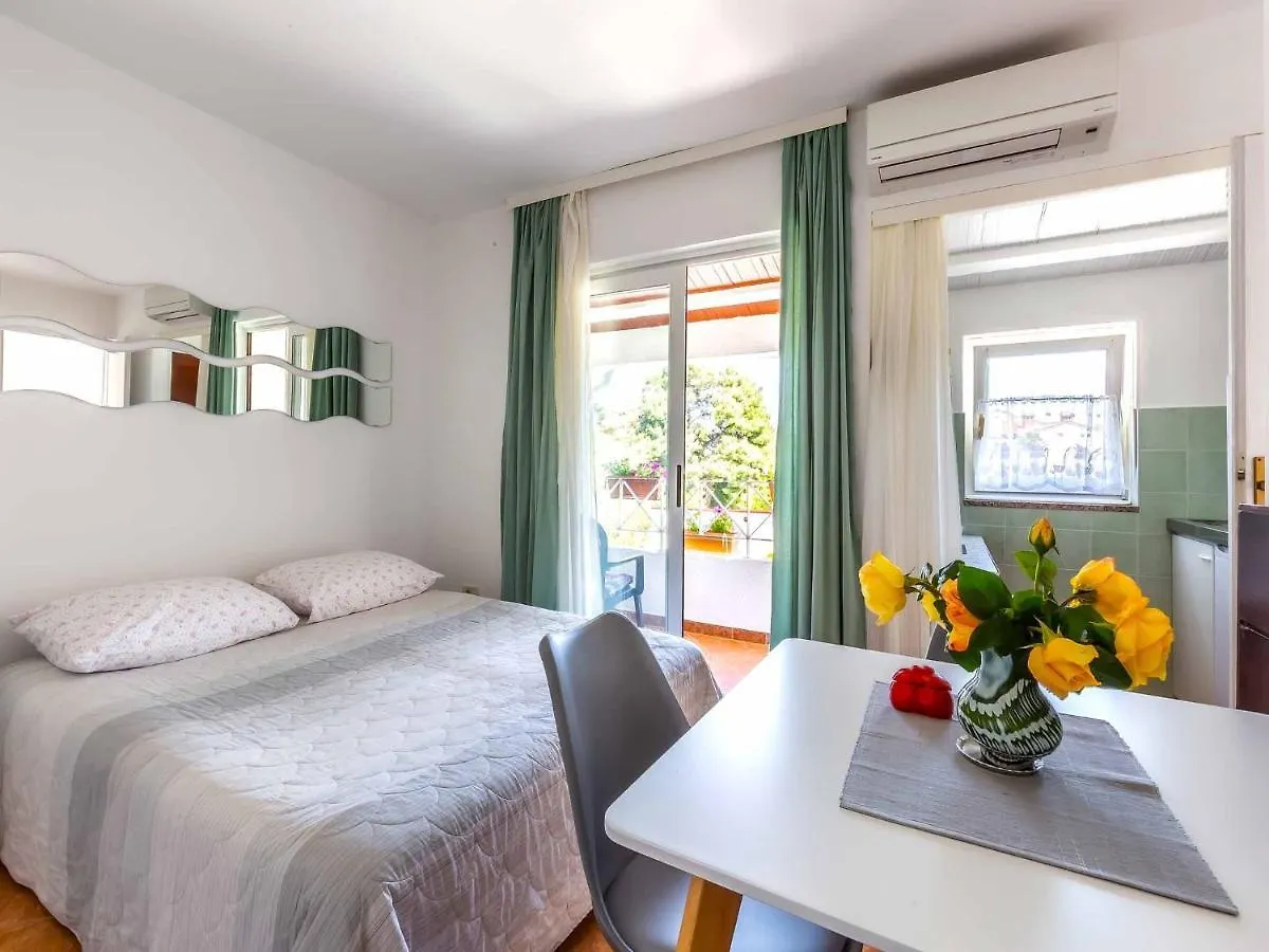 Radan - Apartments Near Brulo Beach 포레치